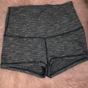 lulu lemon black/white booty shorts!